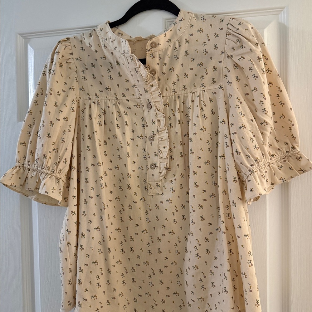 DAHL / Vine & Love Cream Floral Ruffle-Pleck Blouse